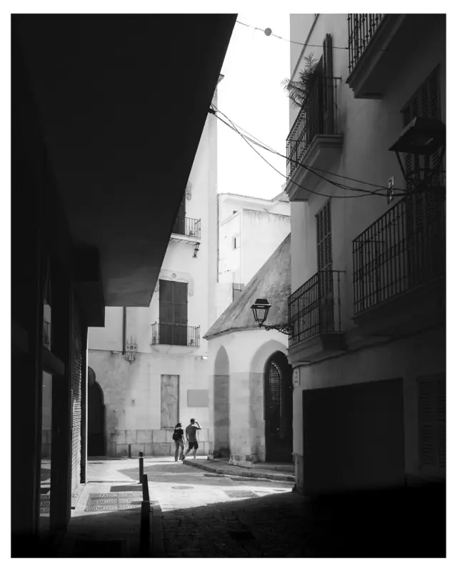 #streetphoto_bw #streetphotography #leica #leicaq2
