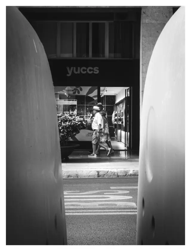 In between
#leica #leicaq2 #streetphoto