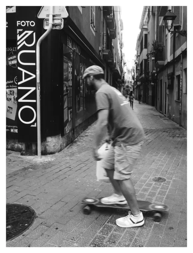 Skate!
#leica #leicaq2 #streetphotographersview